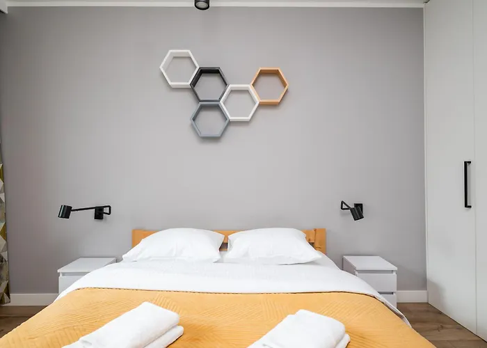 Lägenhet Bialoleka Charming By Bookinghost